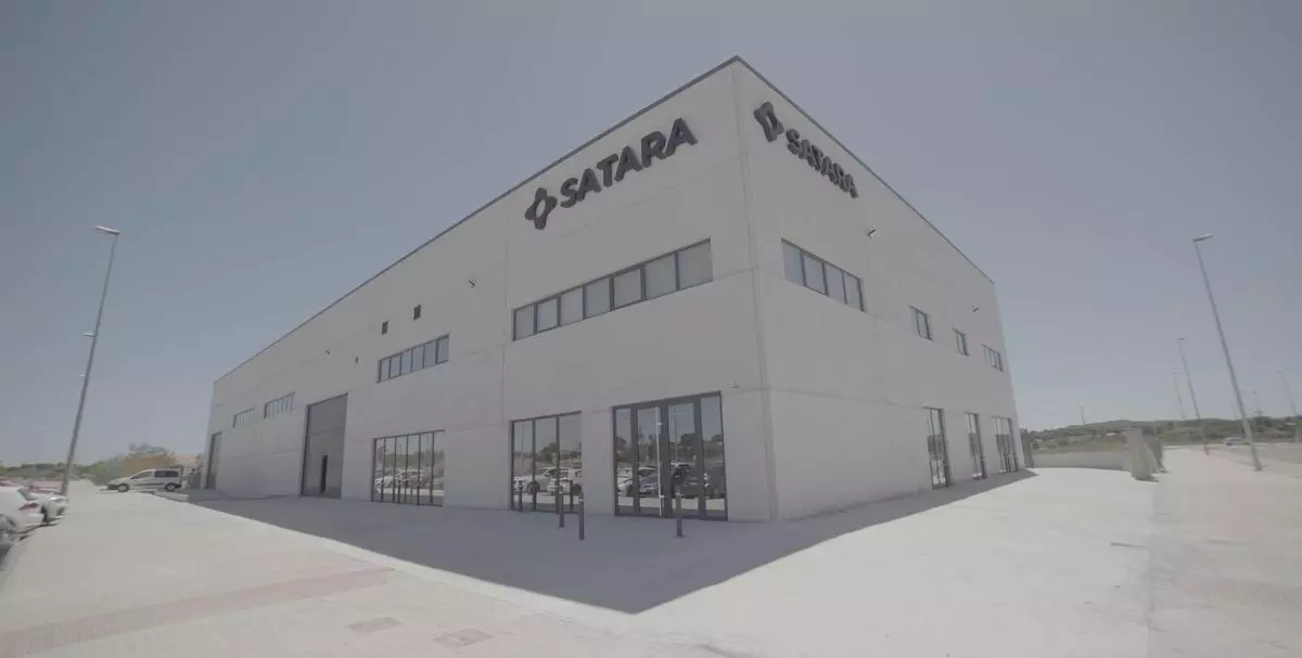 Fachada de las nuevas instalaciones de Satara Seguridad en L'Eliana para la distribución de uniformes sostenibles.