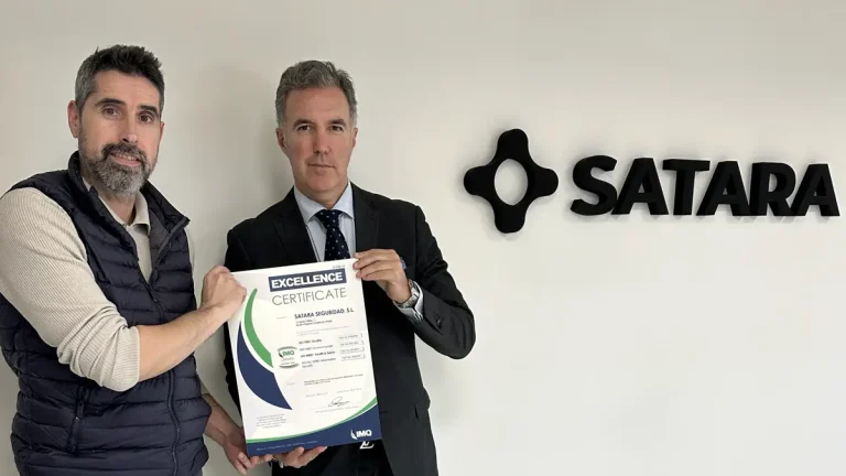 Imagen de entrega del Certificado IMQ Excellence para Satara Seguridad | Satara