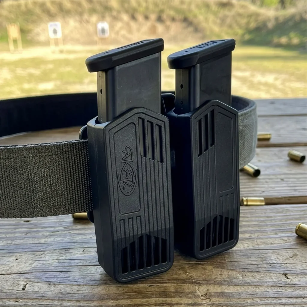 Funda doble porta cargador de polímero Akar | Equipamiento Táctico | Satara