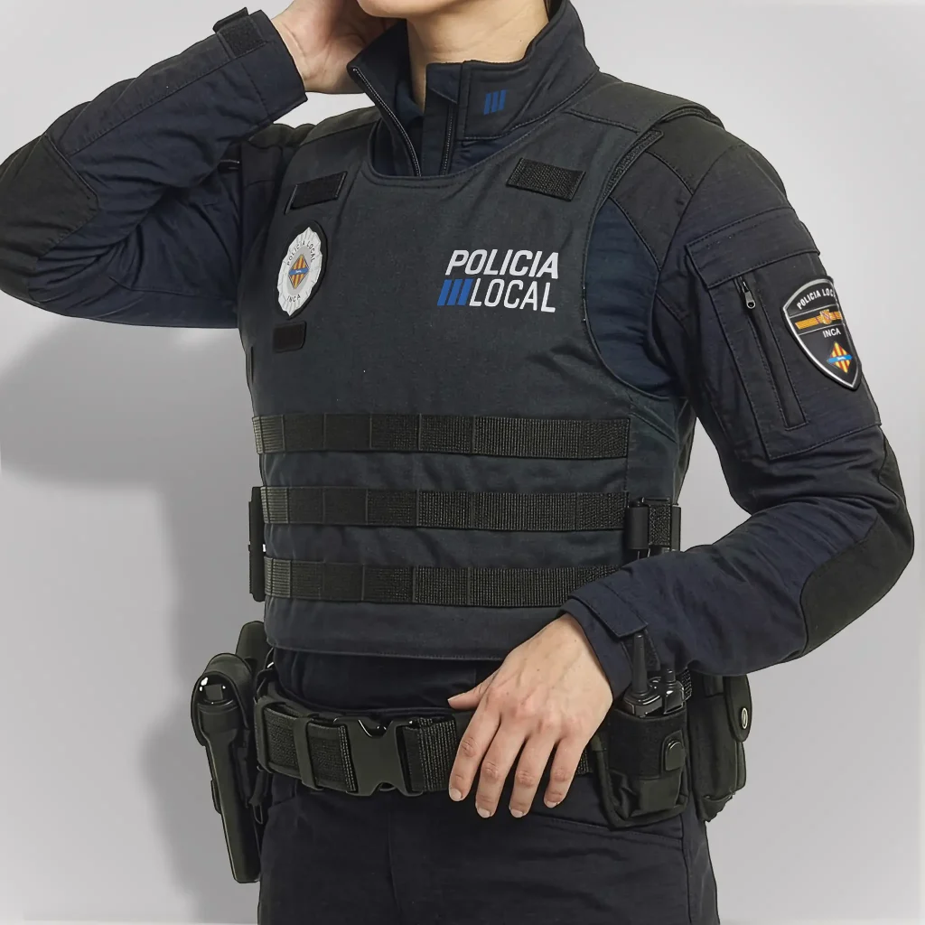 Agente equipada con Camiseta Táctica Ghost manga larga bajo chaleco antibalas | Serie Shadows | Satara