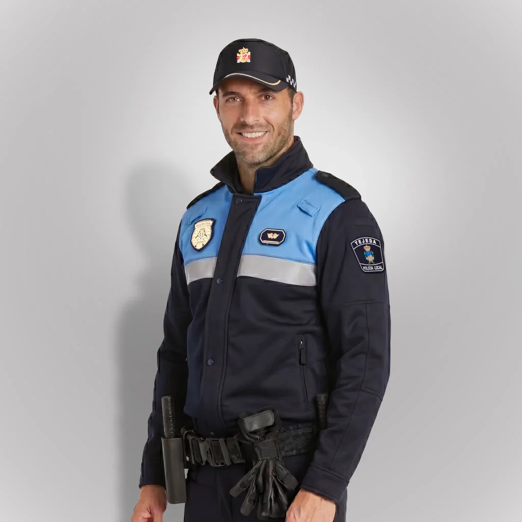 Agente con cazadora policial de softshell con canesú azul celeste de Comunidad Canaria | Serie Origen | Satara