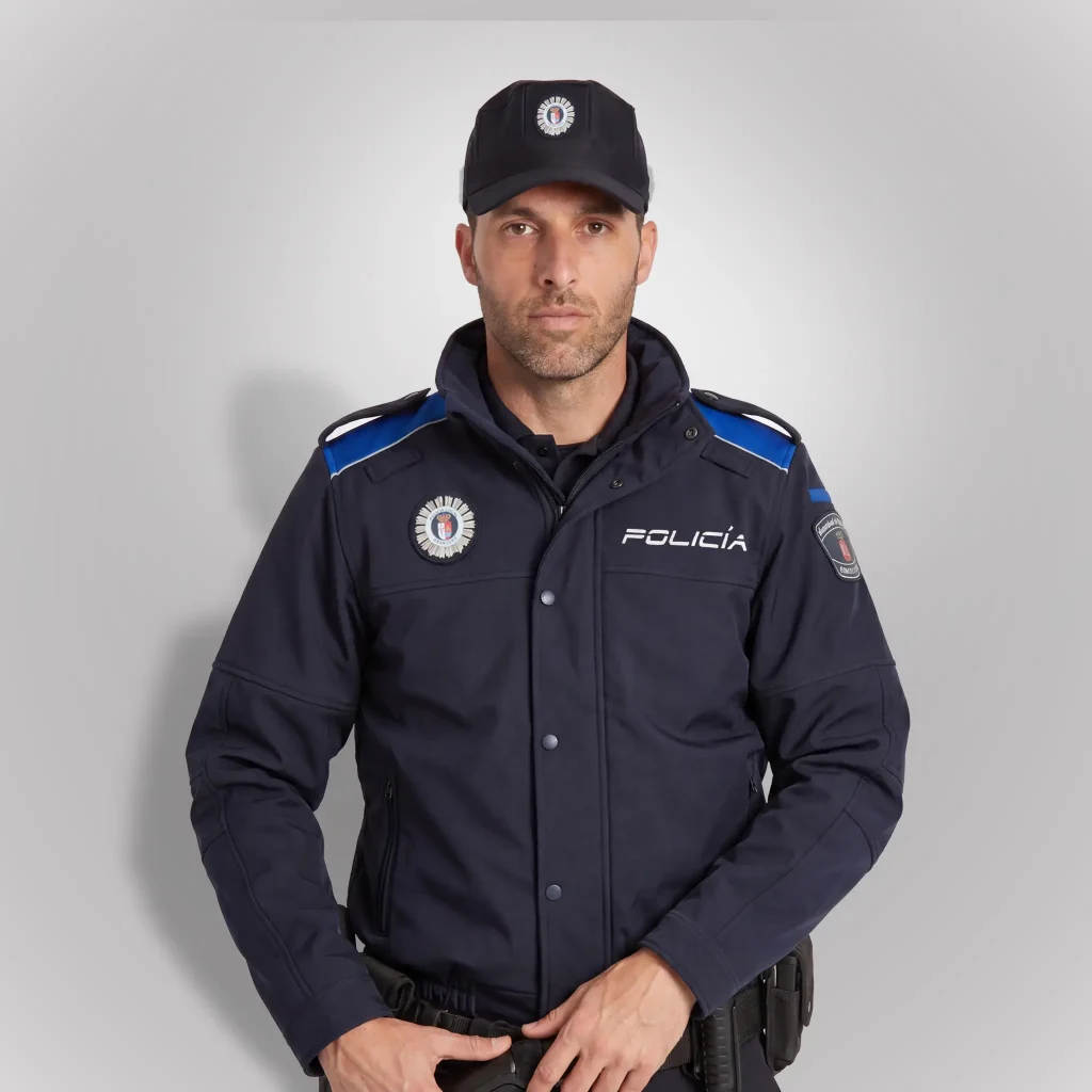 Agente con cazadora de softshell policial de entretiempo con hombros de color azul índigo de Comunidad de Madrid | Serie Origen | Satara