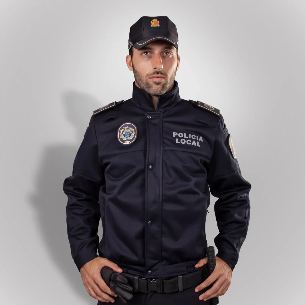 Agente vistiendo cazadora policial técnica de softshell azul noche de Comunidad Valenciana | Serie Origen | Satara